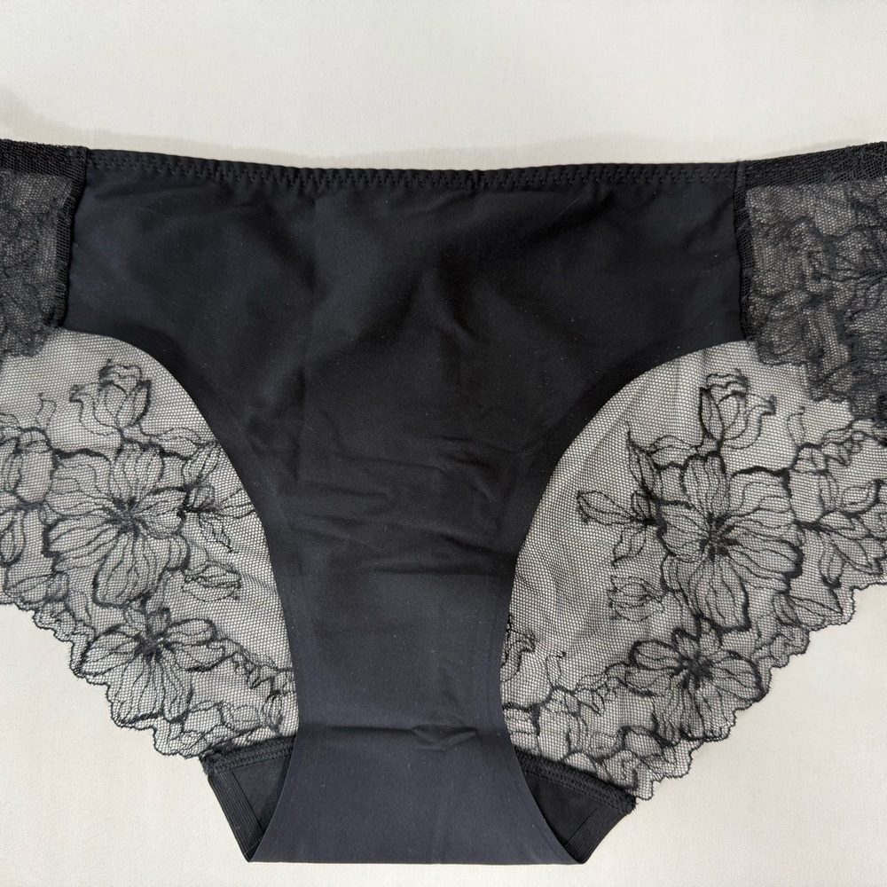 Chic Black Lace Women's Panties